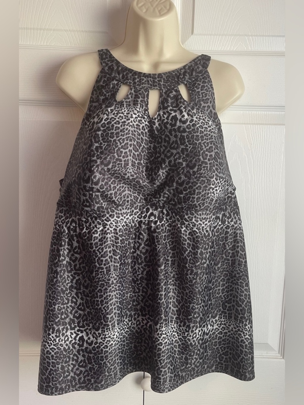 Septangle Gray Black Animal Print Halter High Neck Keyhole Swim Top Size 22W